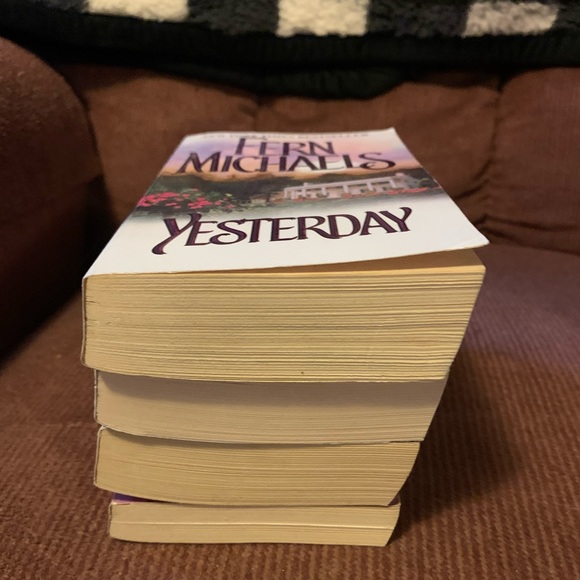 Fern Michaels 4 book bundle - Picture 3 of 13